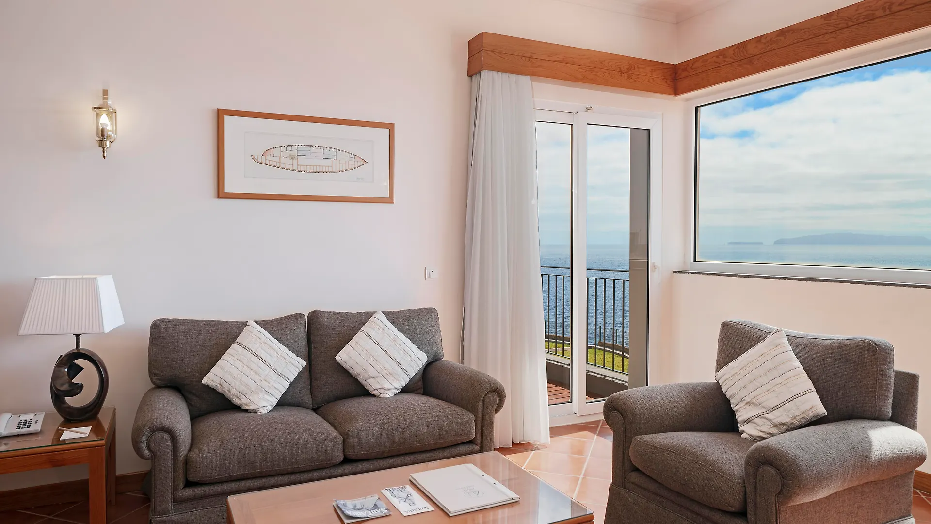 Albatroz Beach & Yacht Club Santa Cruz  Szálloda Santa Cruz (Madeira)
